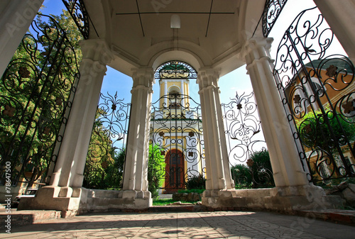 View from rotunda to the old church