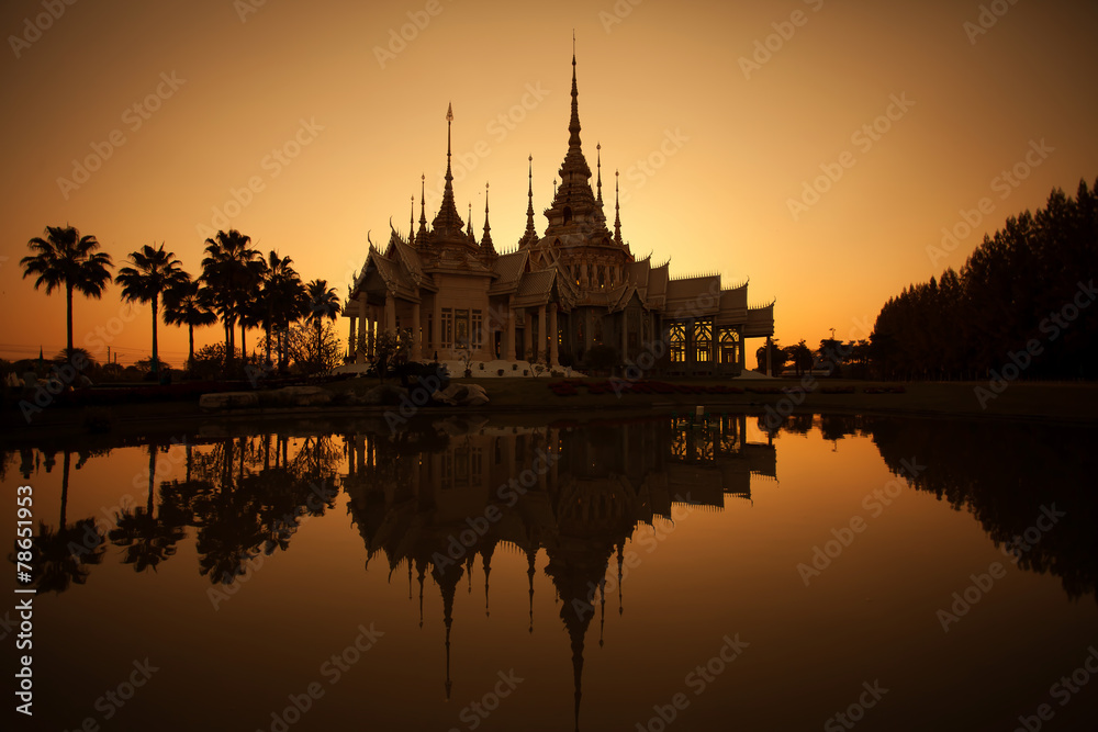 Obraz premium Thai Temple in silhouette