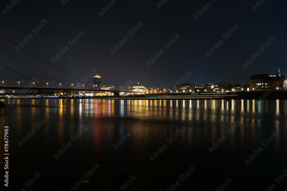 Rhein Nacht Düsseldorf