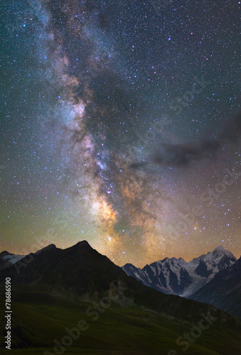 Milky Way over mountains © Viktar Malyshchyts