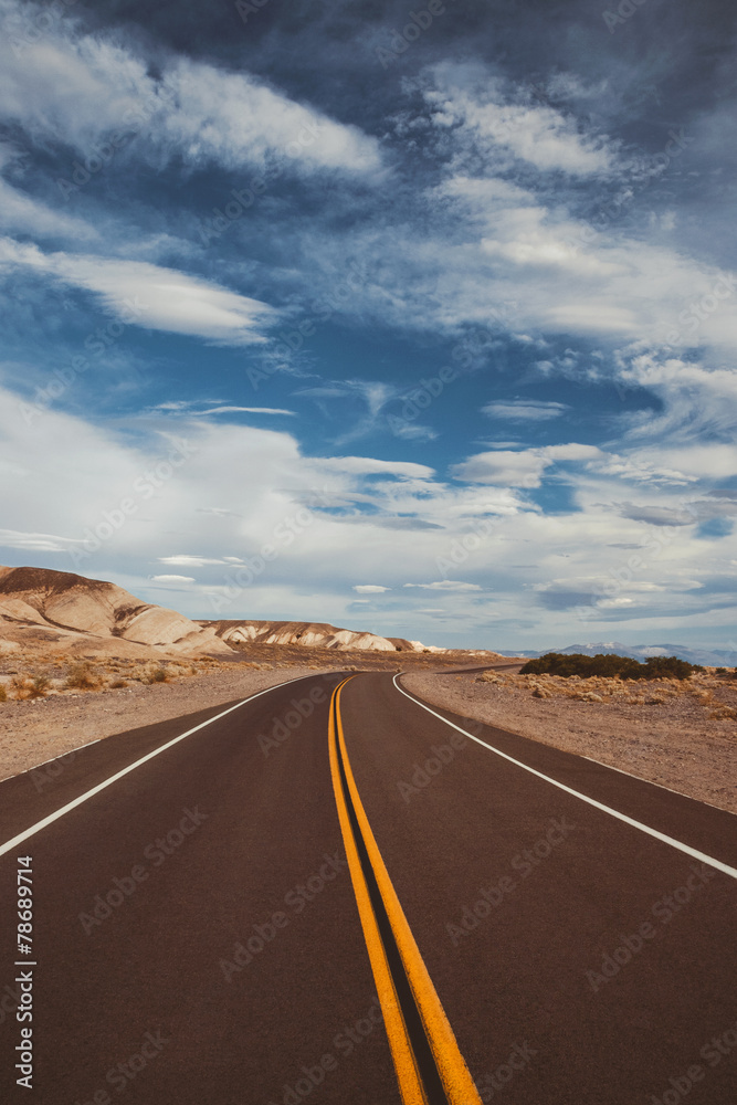 Fototapeta premium Free road on a sunny day