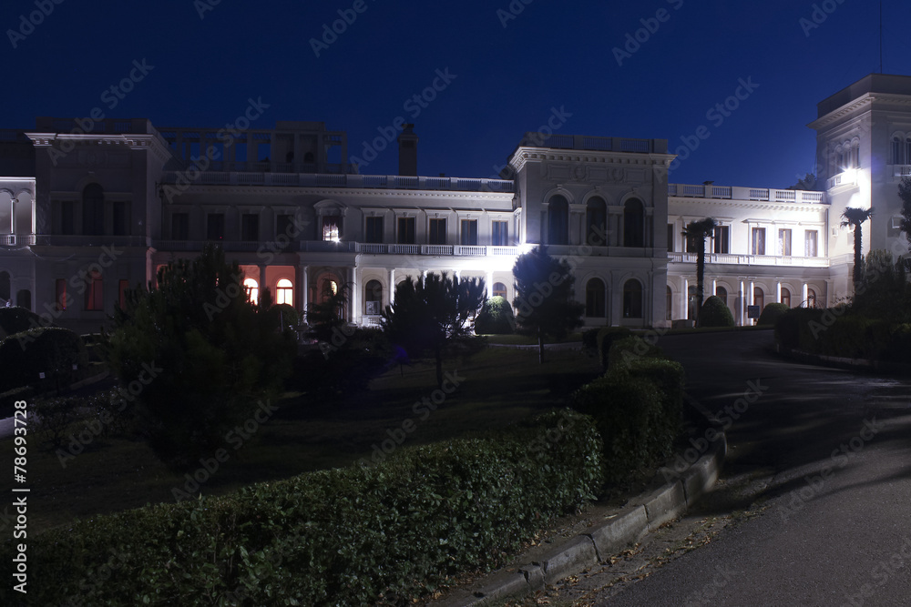Fototapeta premium Livadia royal palace at night