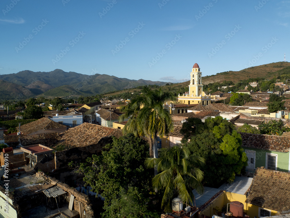 Vue générale de Trinidad avec son église, Cuba.