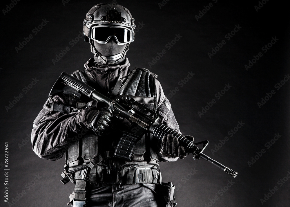Naklejka premium Spec ops police officer SWAT