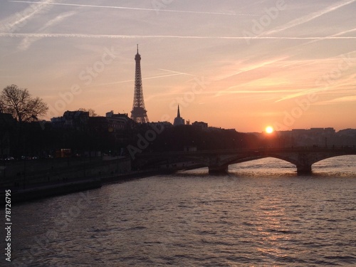 Sunset in Paris © maryastik