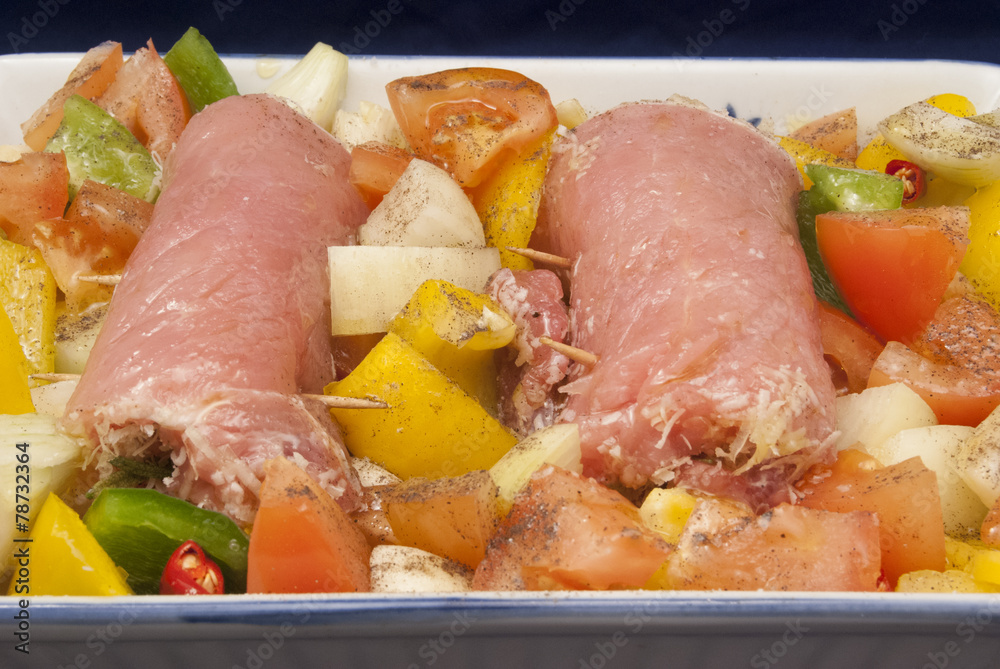 Gerollte Schweinekoteletts mit Ofengemüse Gerollte Schweinekoteletts mit Ofengemüse