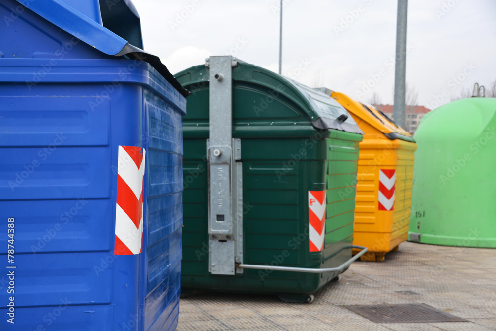 contenedores para el reciclaje en la calle contenedores para el reciclaje en la calle