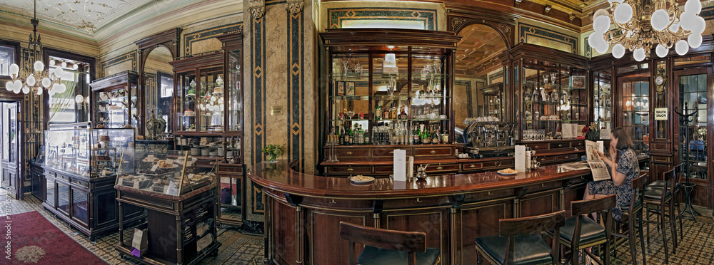 Naklejka premium Cafe Demel Vienna wnętrze panorama