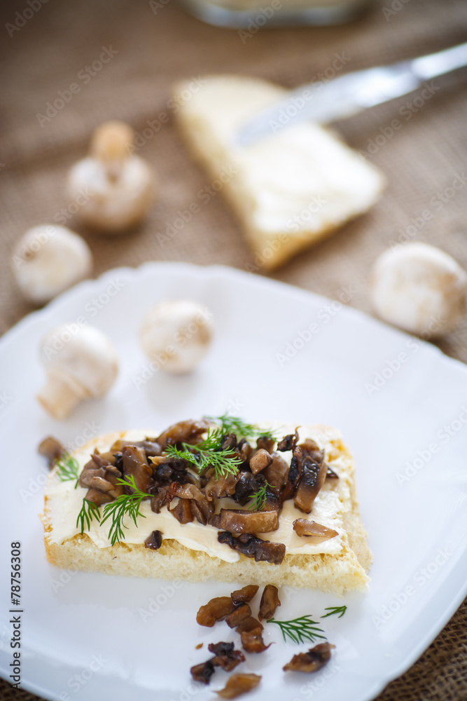 sandwich with mushrooms sandwich with mushrooms