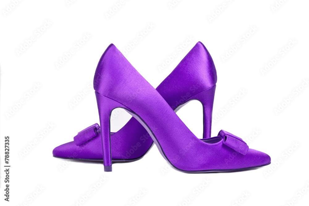 Zapatos de mujer violeta fondo blanco aislado. Vista de frente Stock Photo | Adobe Stock