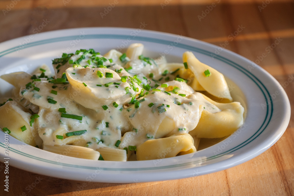 Tortellini mit Käsesauce Tortellini mit Käsesauce