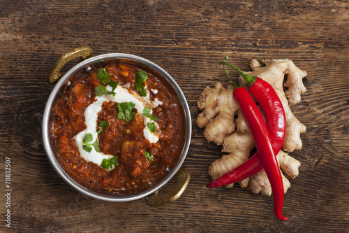 indisches Chicken Curry in einem Topf photo