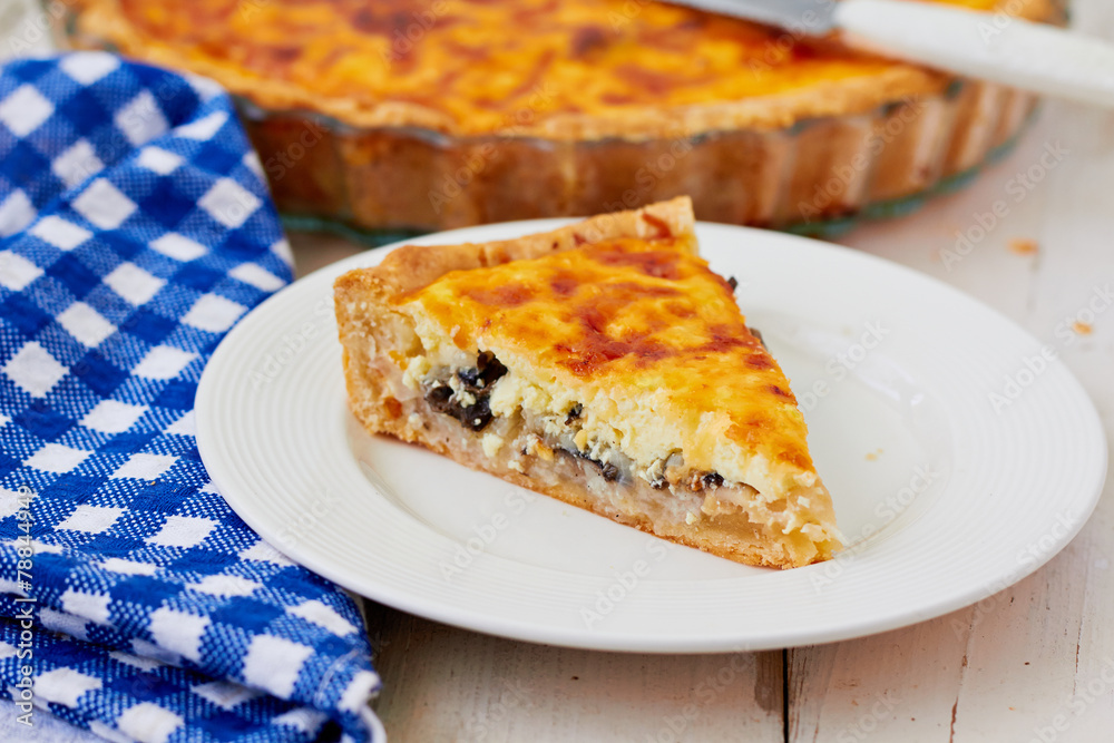 Quiche with onion and cheese