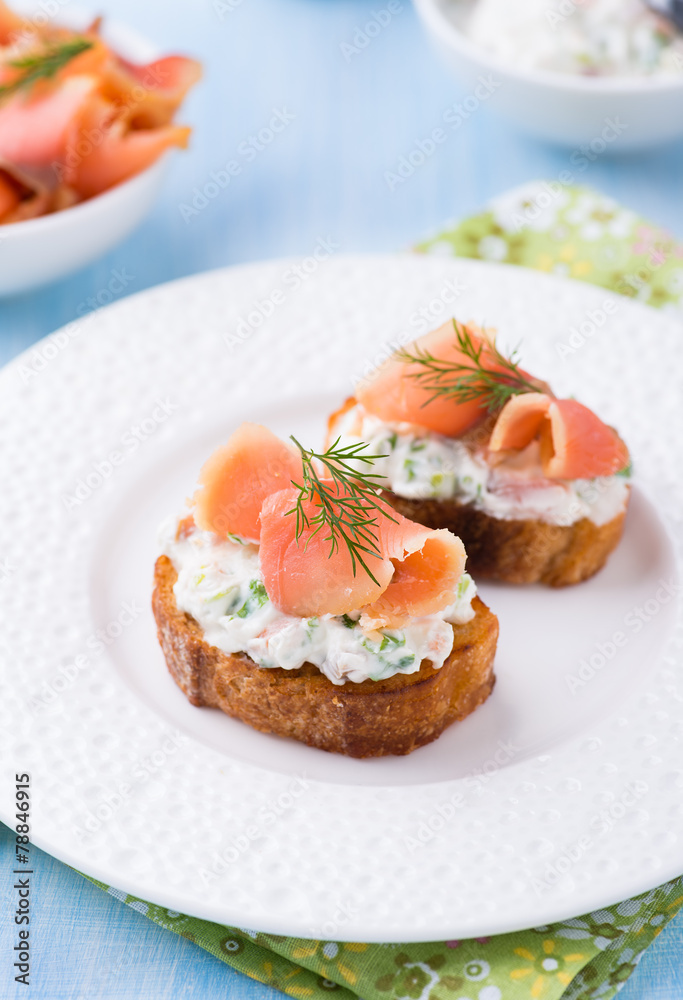 Canapes with smoked salmon and cream cheese Canapes with smoked salmon and cream cheese