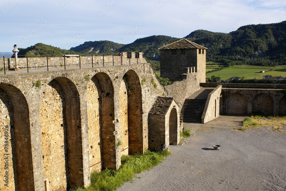Castillo en el Pirineo de Huesca, Aínsa