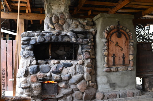Canvas-taulu The ancient moonshine still in the village.