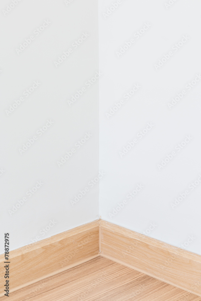 Empty room with white wall and laminate floor