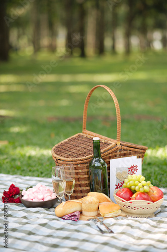 Fototapeta Naklejka Na Ścianę i Meble -  Valentines day picnic