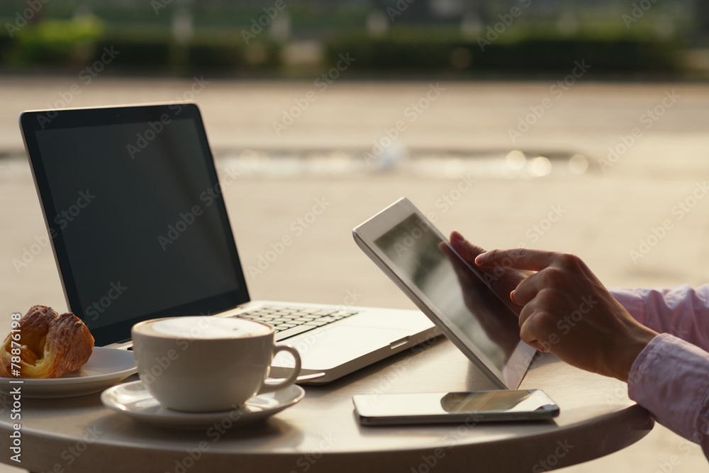 Using various electronic device Using various electronic device