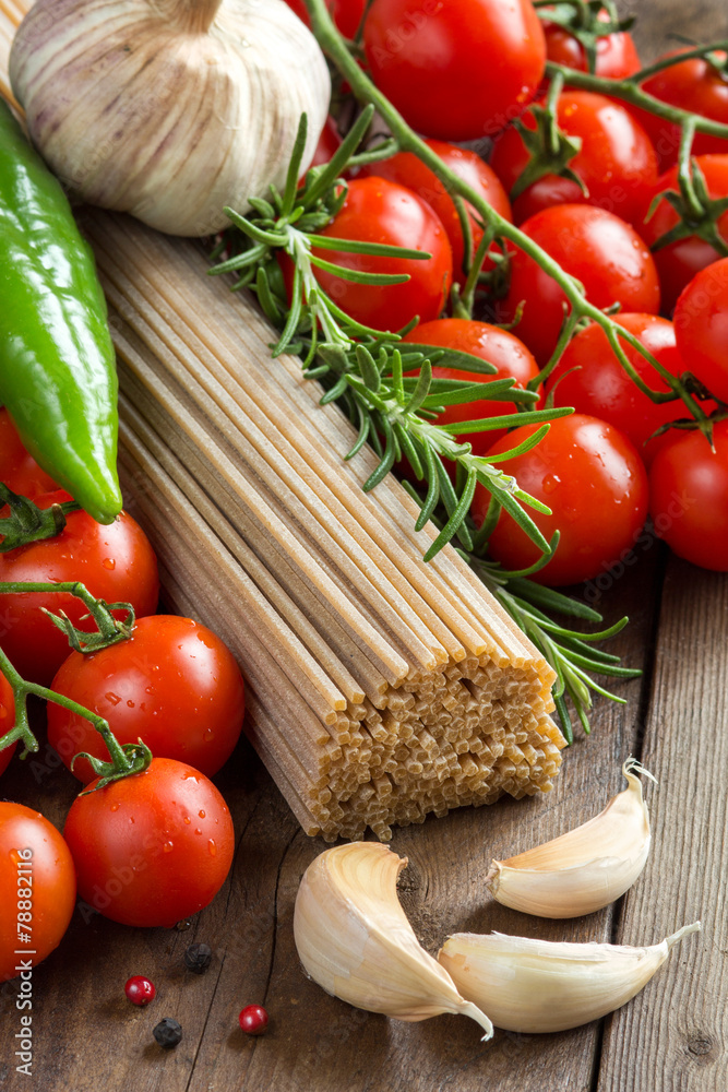 Whole wheat spaghetti, vegetables and herbs Whole wheat spaghetti, vegetables and herbs