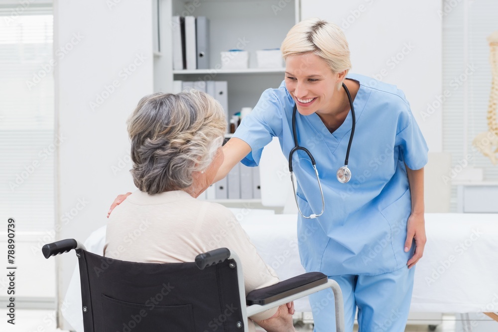 Obraz premium Nurse consoling patient sitting on wheelchair