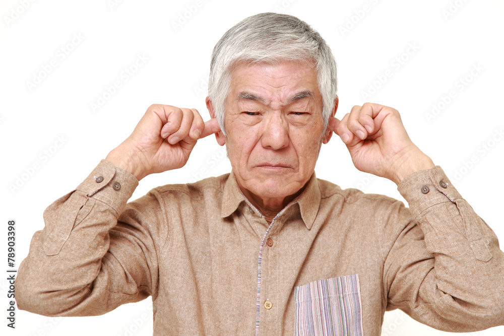 騒音に困らされる高齢者