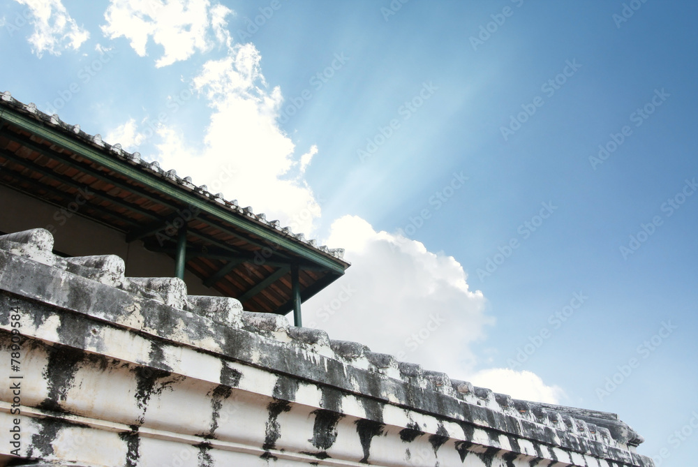 Obraz premium white old wall of asian temple hill