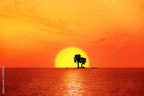 Sonnenuntergang mit Palmen