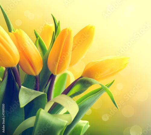 Fototapeta Naklejka Na Ścianę i Meble -  Yellow tulips bouquet over nature green blurred background