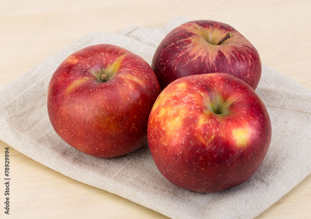 Red apples Red apples