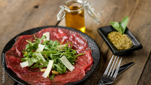 carpaccio de boeuf parmesan & roquette 1