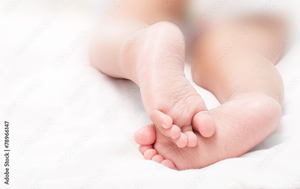 Arm Father and leg baby daughter in 7 months Arm Father and leg baby daughter in 7 months