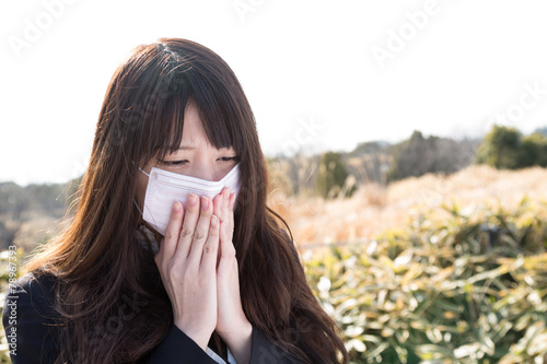 花粉症の女性