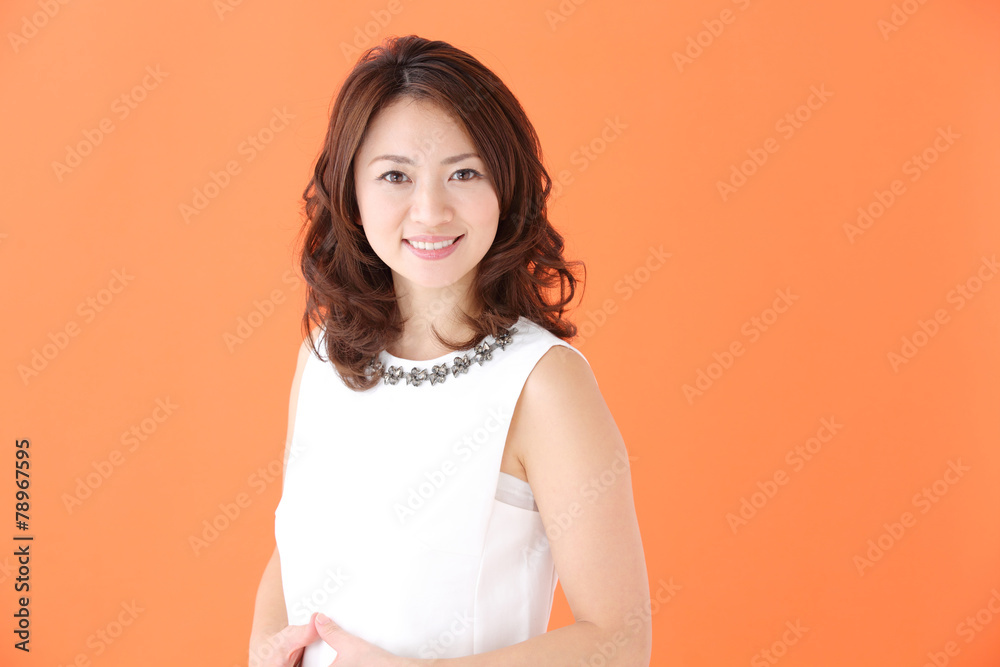 女性・オレンジバック 女性・オレンジバック