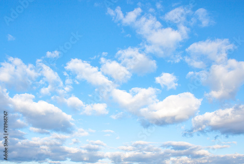 Canvas Print blue sky background with tiny clouds