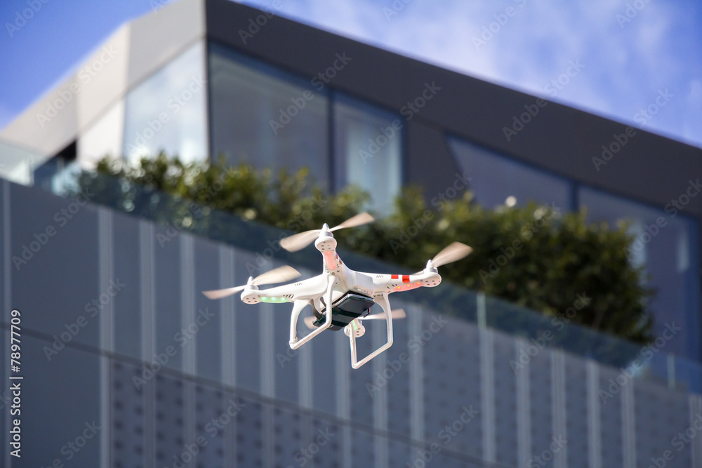 Drone to fly in the city - obrazy, fototapety, plakaty 