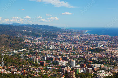 Fototapeta Naklejka Na Ścianę i Meble -  View of Barcelona from park Guel, Spain