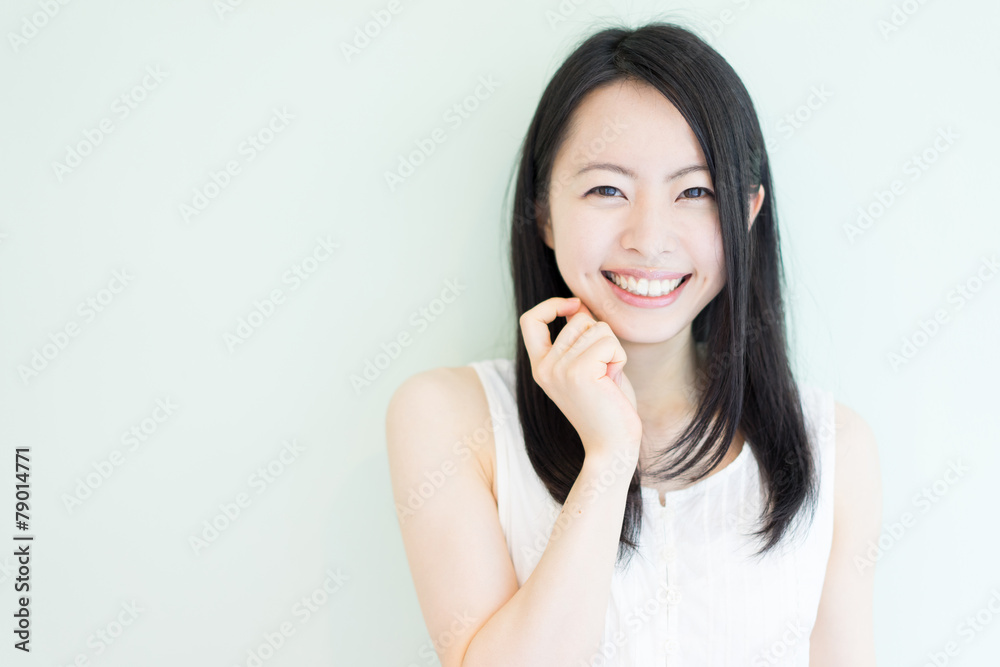 笑う女性 笑う女性