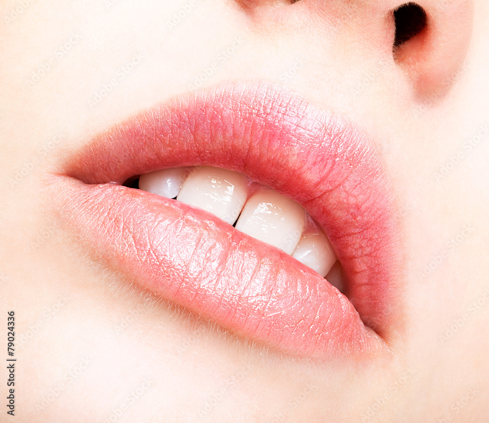 Fototapeta premium Closeup shot of female lips