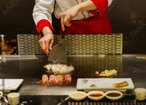 Tableau sur toile Teppanyaki cuisine sauteed seafood delicious