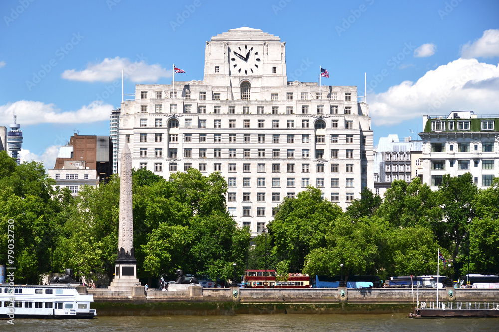London across Thames river - obrazy, fototapety, plakaty 