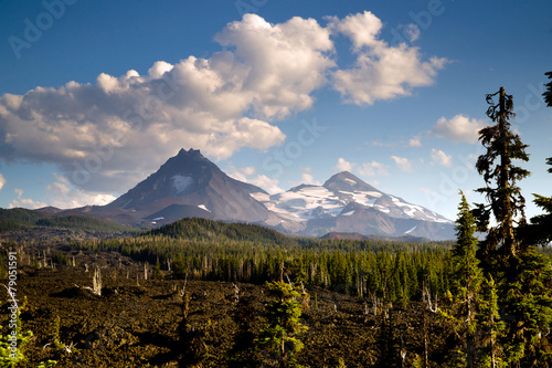 Mckenzie Pass Three Sisters Cascade Mountain Range Lava Field