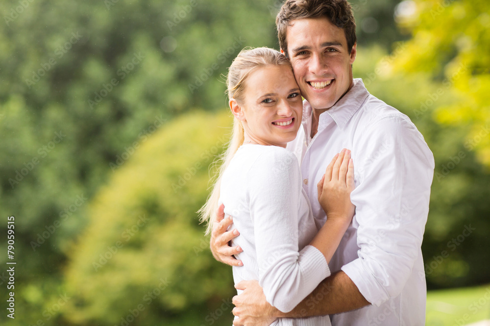 Obraz premium young couple looking at the camera