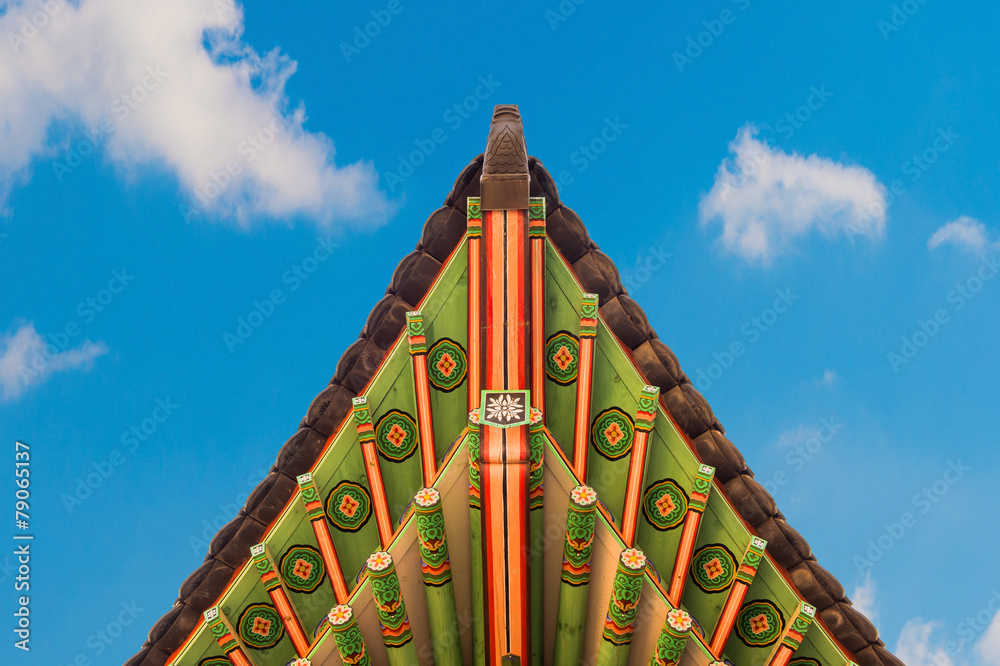 Fototapeta premium Roof of Gyeongbokgung palace in Seoul, Korea
