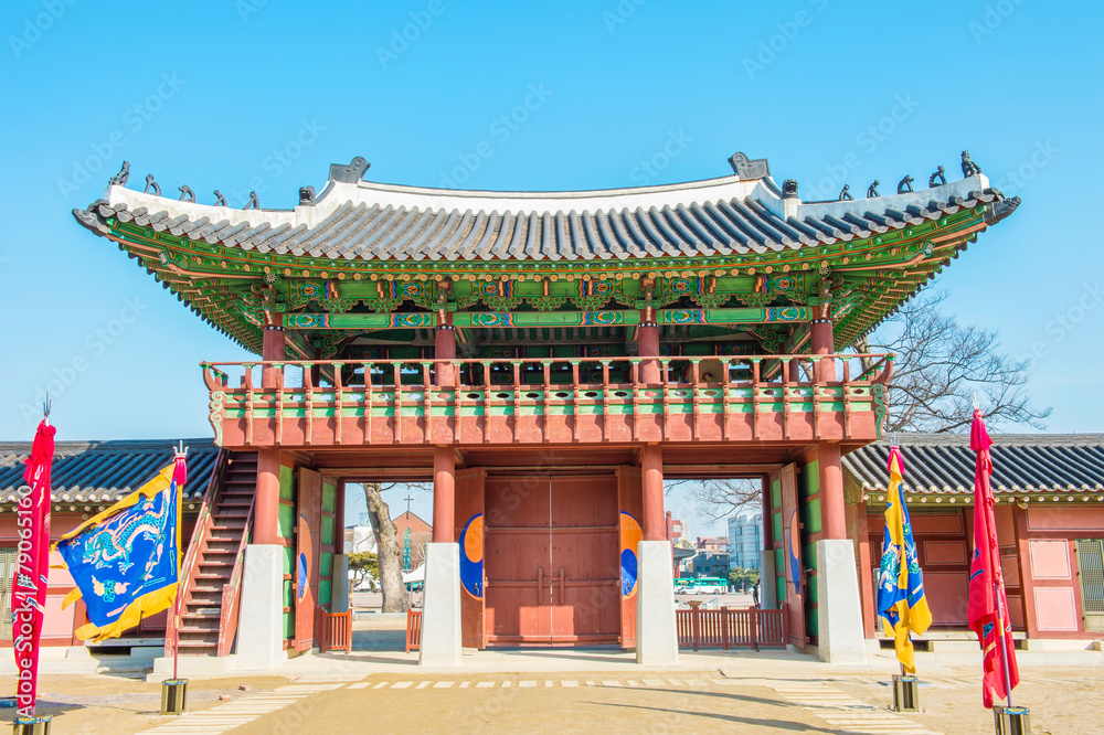 Fototapeta premium Hwaseong fortress in Suwon,Famous in Korea.