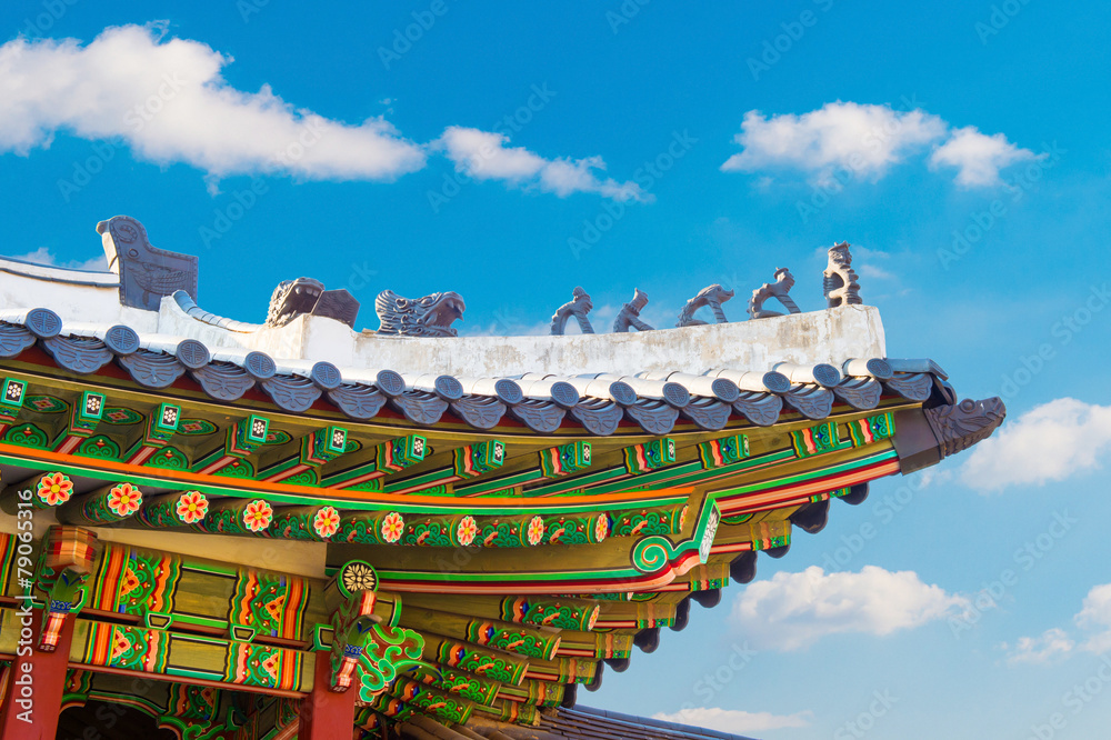 Fototapeta premium Roof of Gyeongbokgung palace in Seoul, Korea