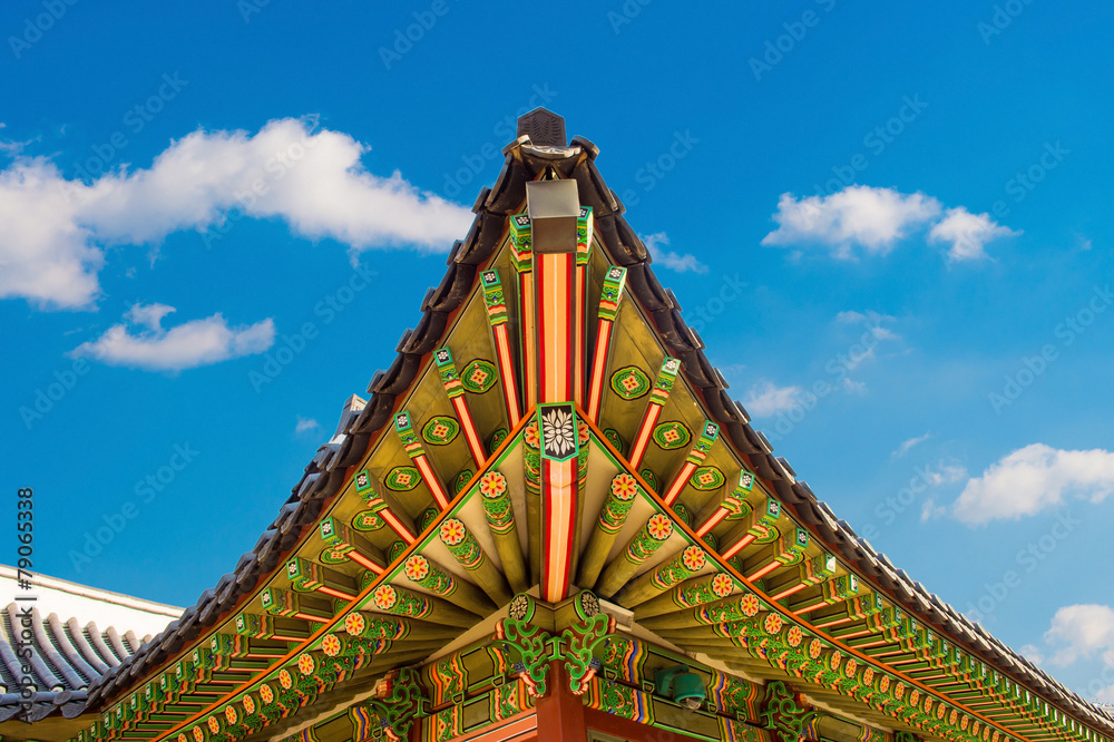 Fototapeta premium Roof of Gyeongbokgung palace in Seoul, Korea