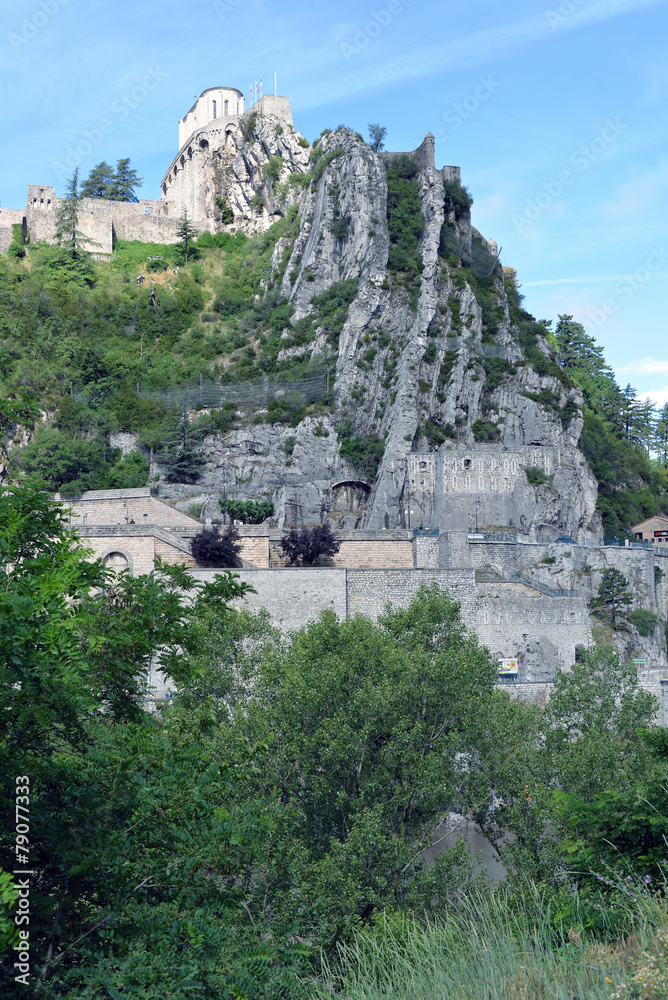 Die Zitadelle auf dem Felsen über Sisteron Provence