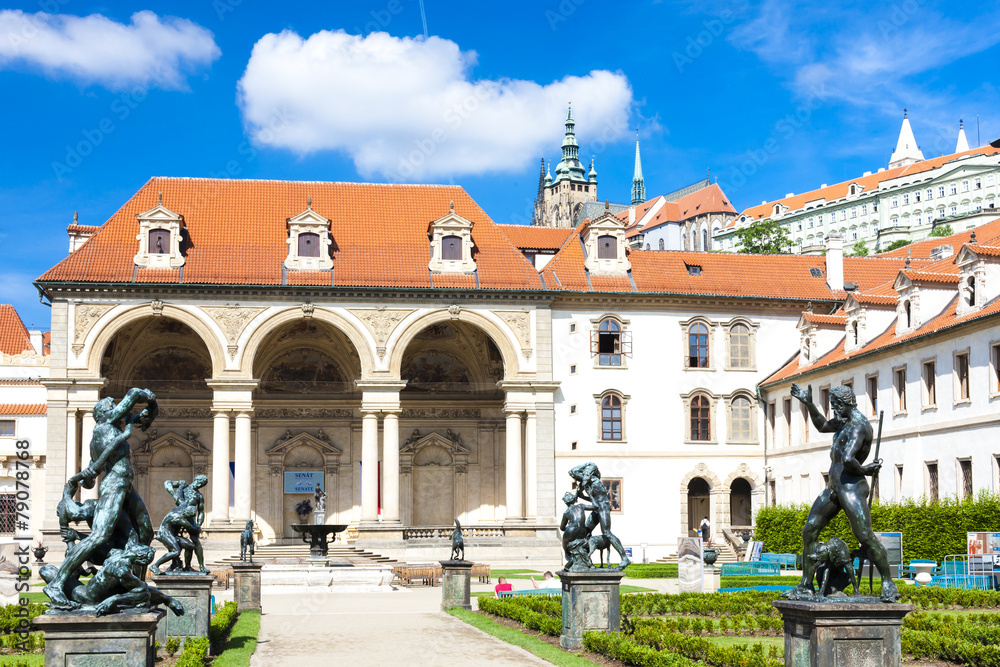Obraz premium Valdstejnska Garden and Prague Castle, Prague, Czech Republic