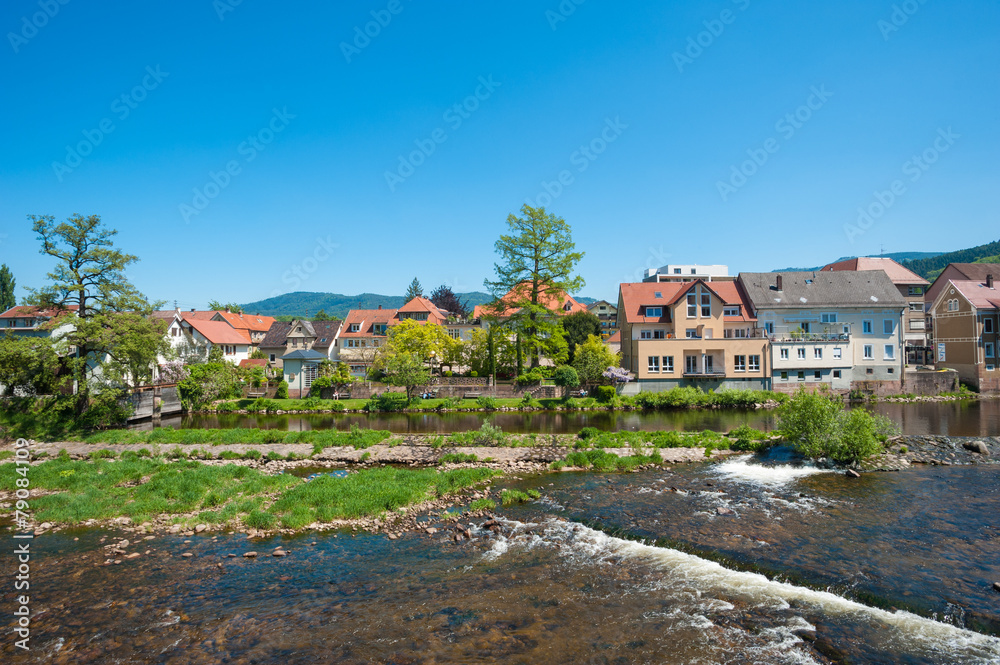 Stadtbild mit Fluss Murg, Gernsbach